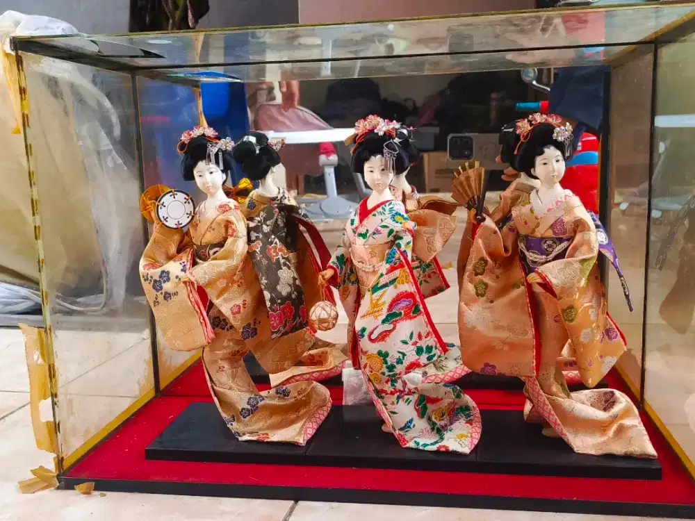 Boneka geisha Jepang