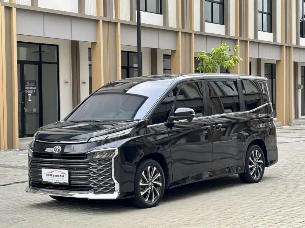 Toyota Voxy TSS 2023