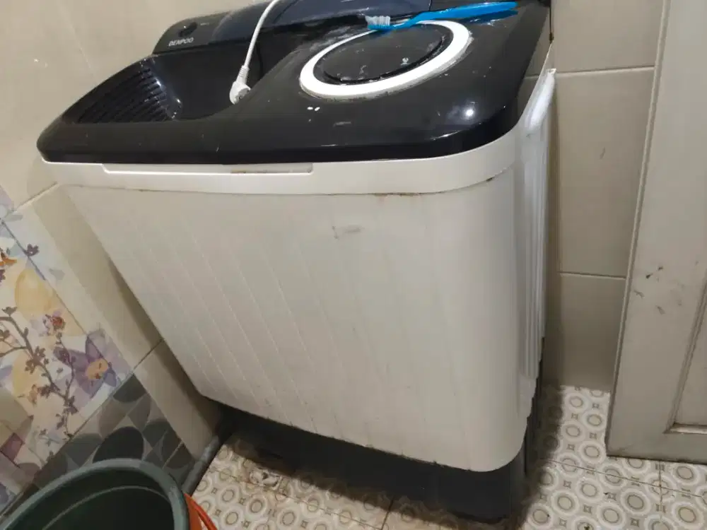 Mesin cuci second merk denpoo