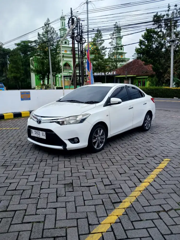 Toyota Vios 2015 Manual Putih Mutiara