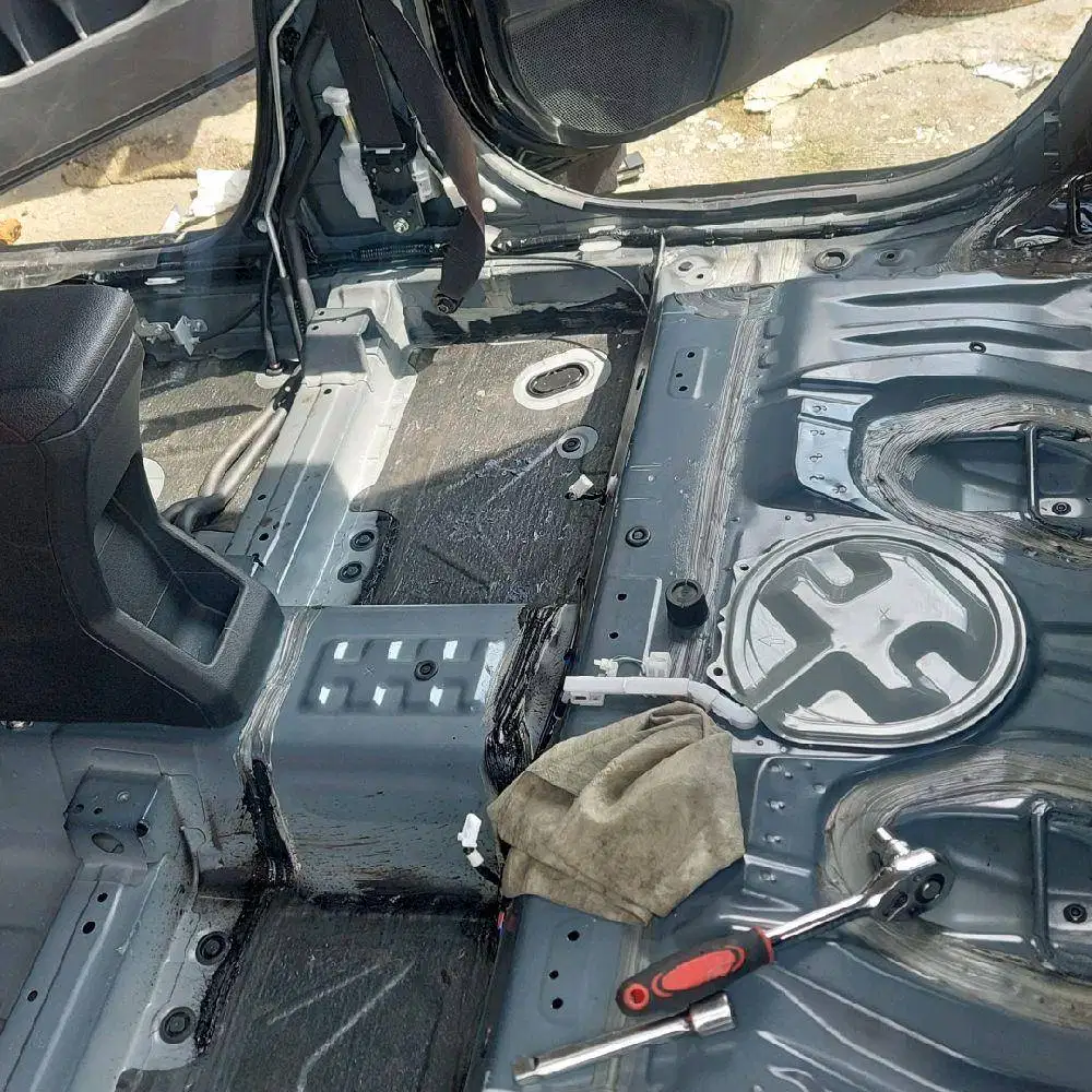 TERIMA PENGERINGAN / PENGGANTIAN KARPET MOBIL KARENA BANJIR,BASAH FULL