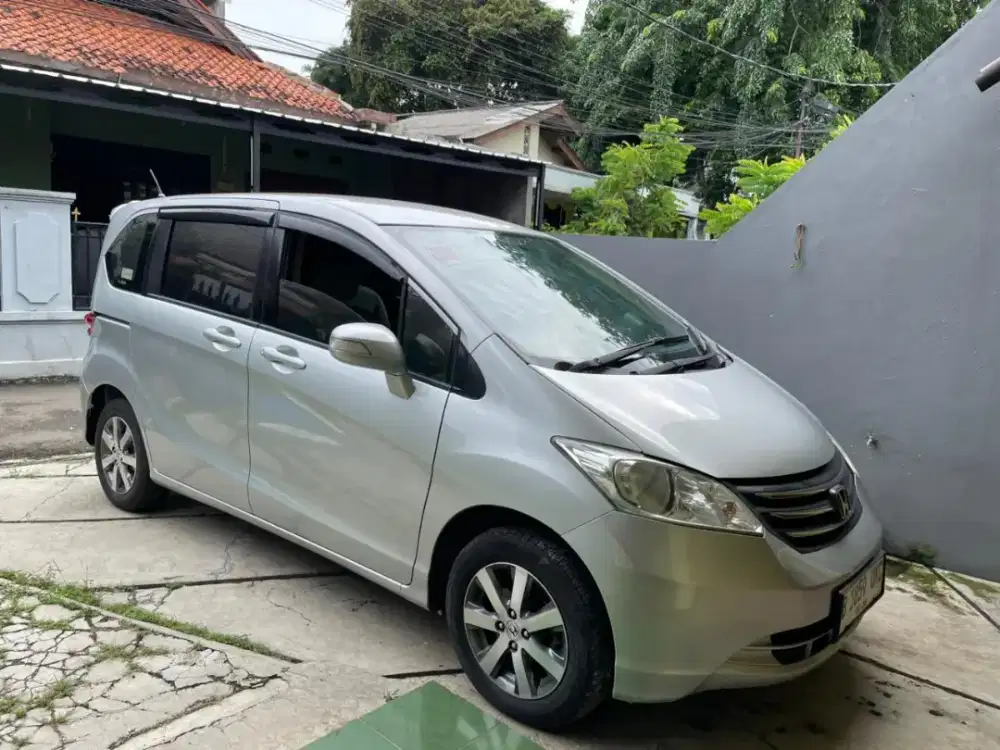 HONDA FREED E PSD AT TAHUN 2010