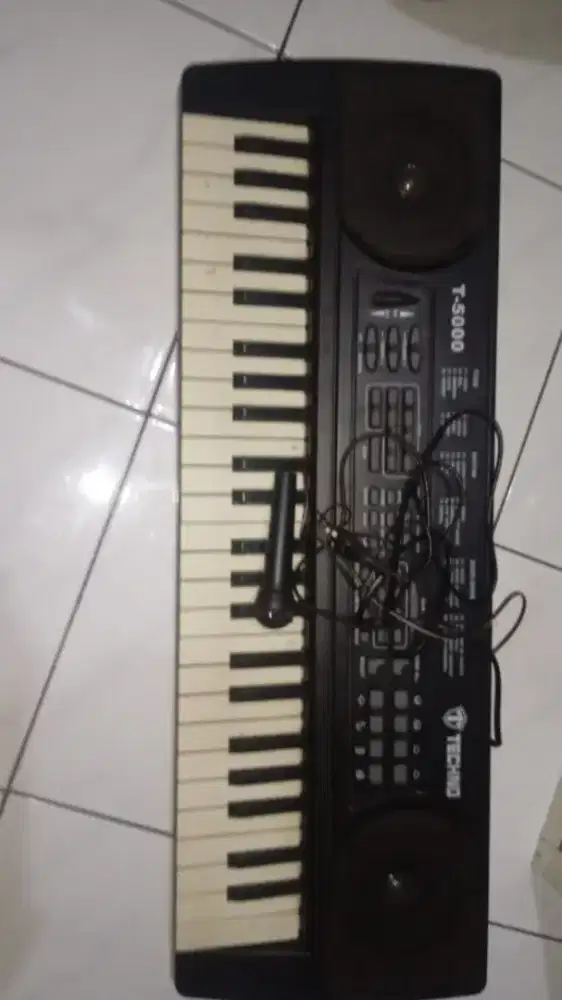 Piano techno + mic karoke