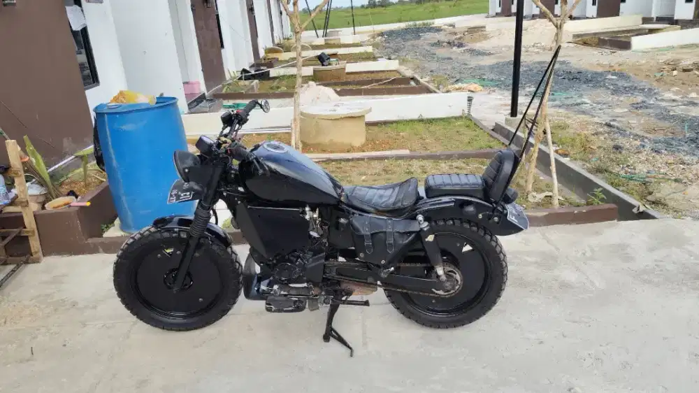 DIJUAL MOTOR CUSTOM BOBBER BENELL BASIC YAMAHA BYSON 2013