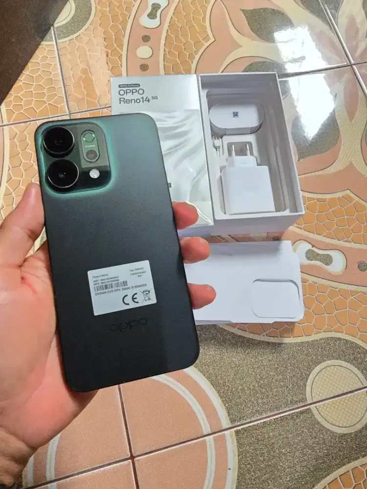 Oppo reno 14 5g 12/256 mulus lengkap perlengkapan blm pakai