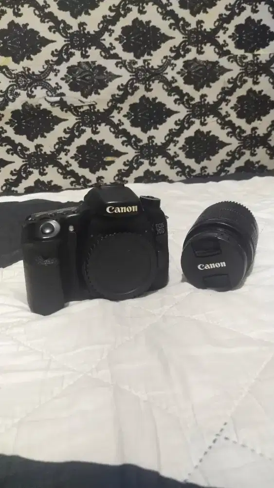 Canon 70D + Lensa 18-55mm