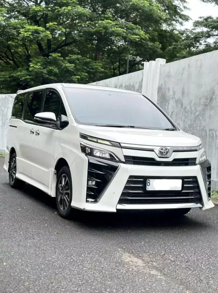 Toyota Voxy Putih 7Seater Dual Panoramic Sunroof Odo 60rb an KM Record