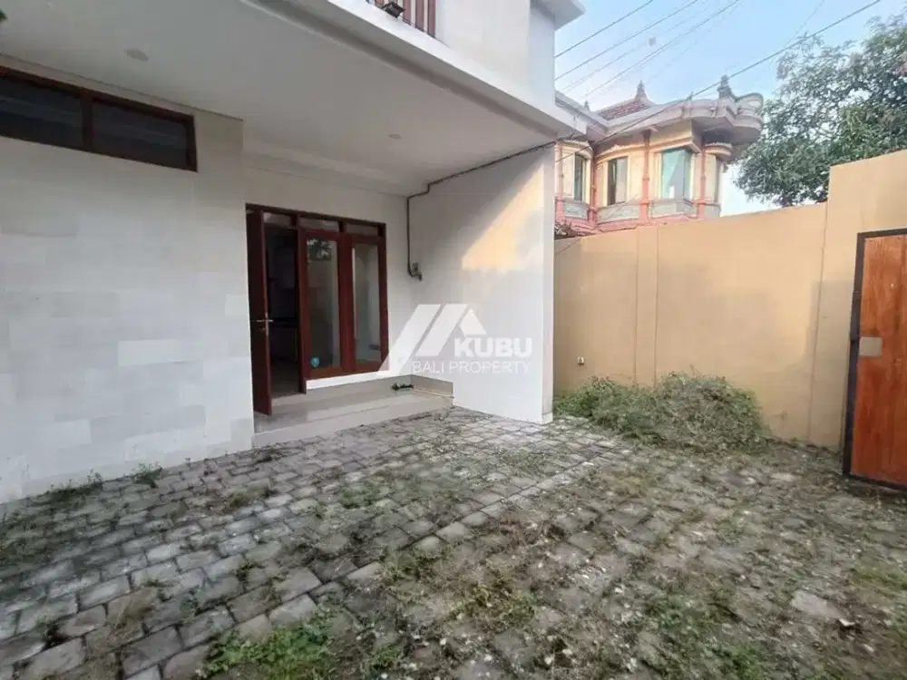 KBP1510 simple minimalist house in a quiet complex area.