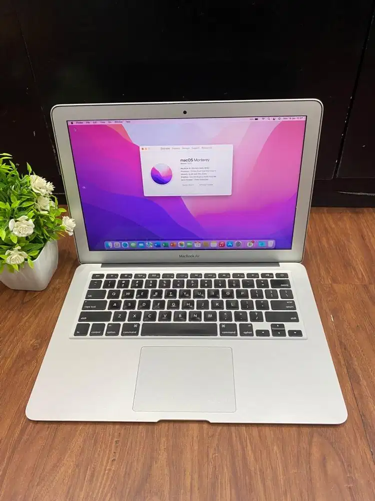 Apple MacBook Air 13-inch Ci5 Ram 8GB SSD 128GB Second