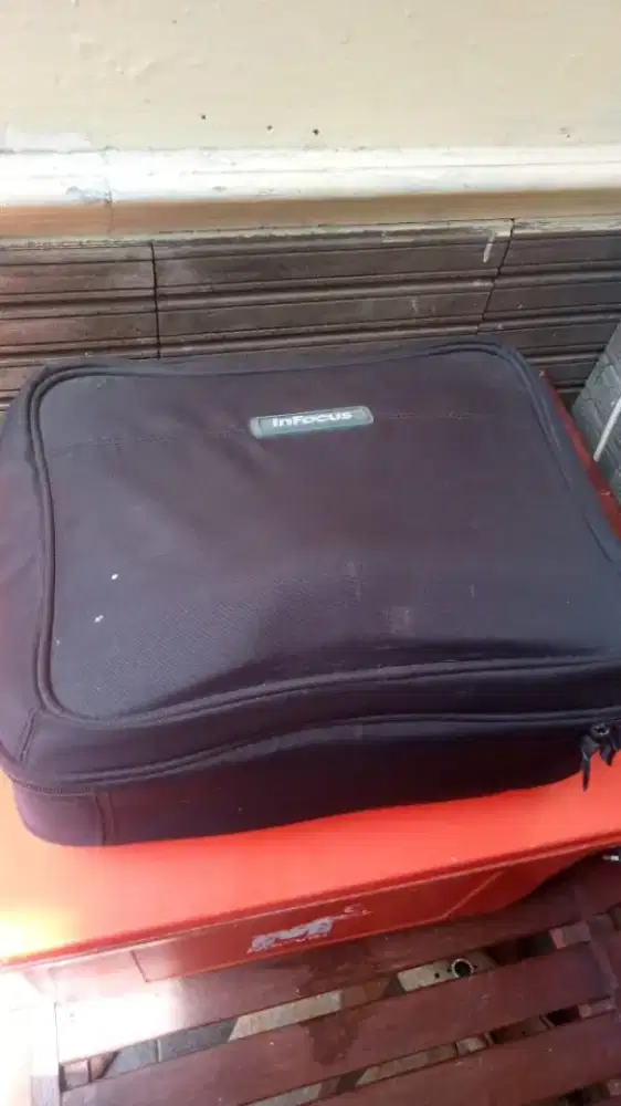 Jual proyektor merek infokus