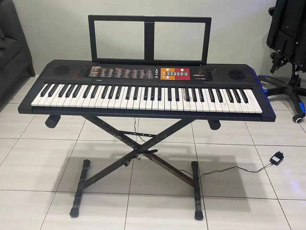 Piano YAMAHA PSR-F51
