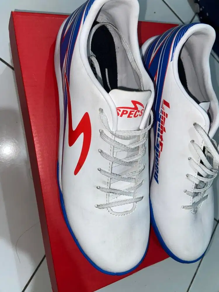 Sepatu futsal specs light speed