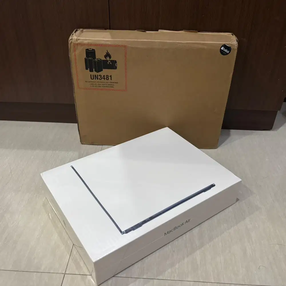 Macbook Air M2 2022 512 GB ibox new segel BNIB warna midnight black