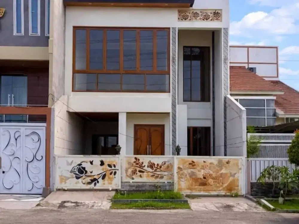 Rumah Jl. Jeruk, Sidoarjo Strategis • Minimalis • Siap Huni Pool • Carport 1 • Row 3 Mobil