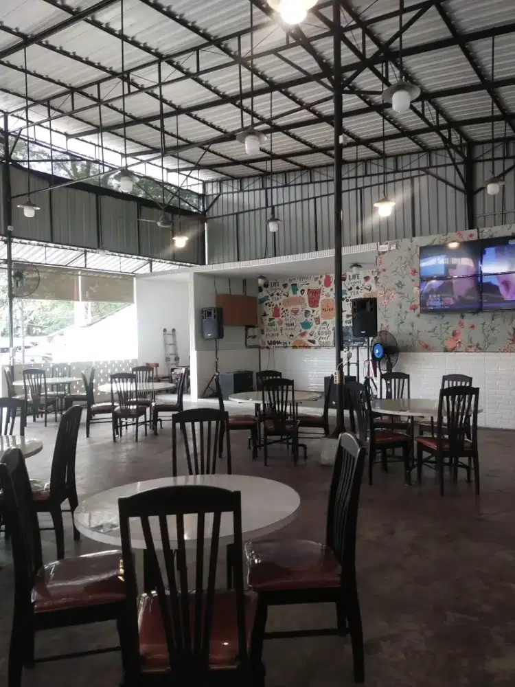 Dicari waiters pria & wanita