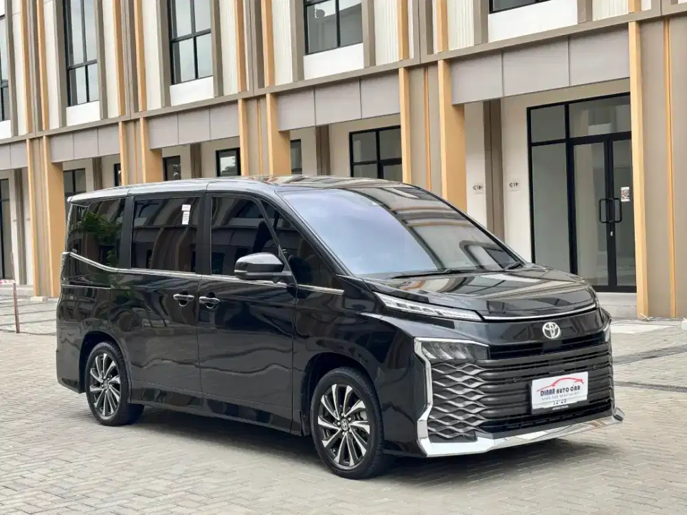 Toyota Voxy 2.0 AT 2023 Bensin