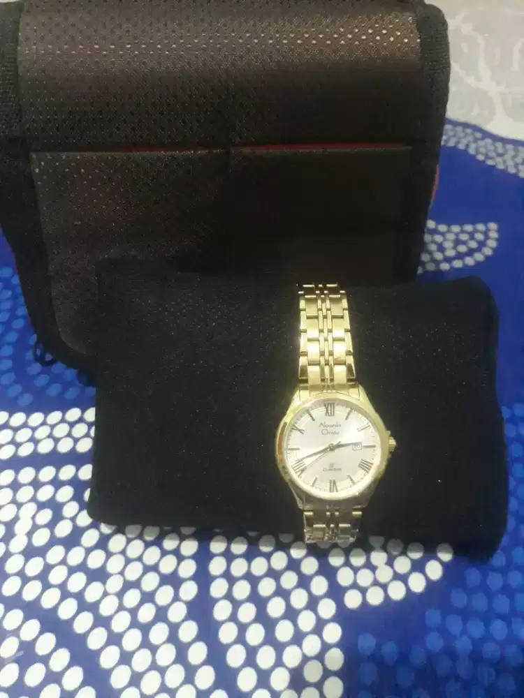 Dijual jam tangan dan meja belajar