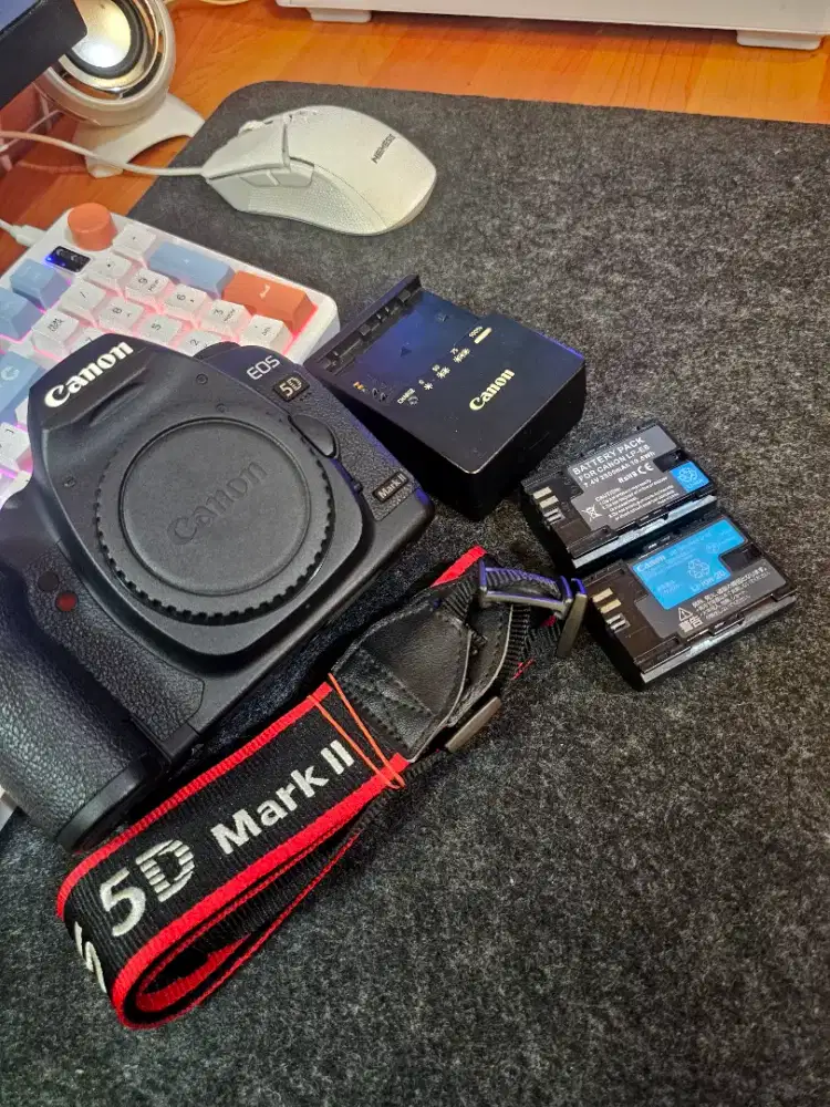 LIKE NEW DSLR CANON 5D MARK II SC 10RB