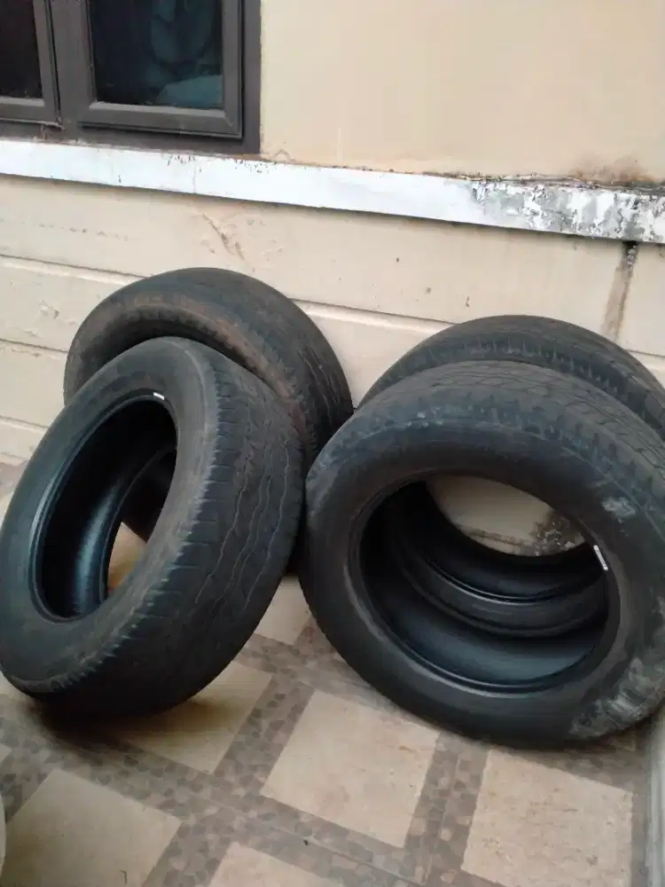 Dijual Ban Mobil Bridgestone Bekas
235/60 R16
D687 Dueler 100.000/ban
