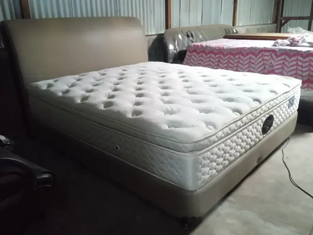 DIJUAL SET SPRINGBED MERK SPRING AIR BACK SUPPORTER 6 KAKI BEKAS 85%