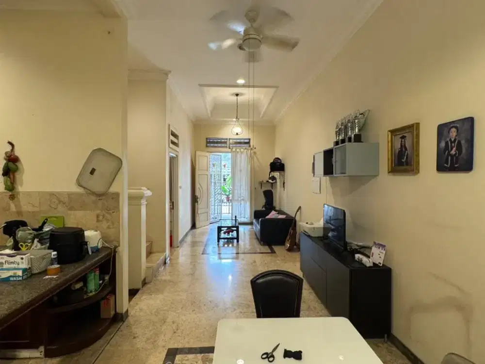 Dijual Rumah Kelapa Gading 2 Lantai Hadap Selatan, 4+1 KT, Bangunan Tinggi dari Jalan