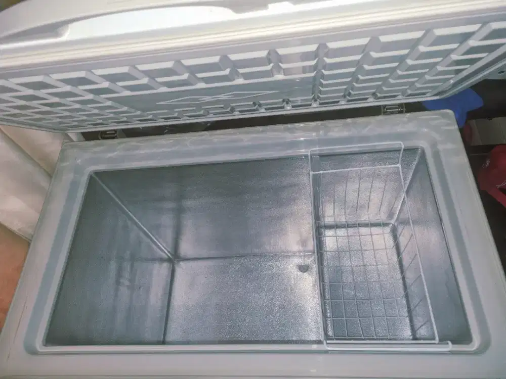 Freezer Sharp FRV-200