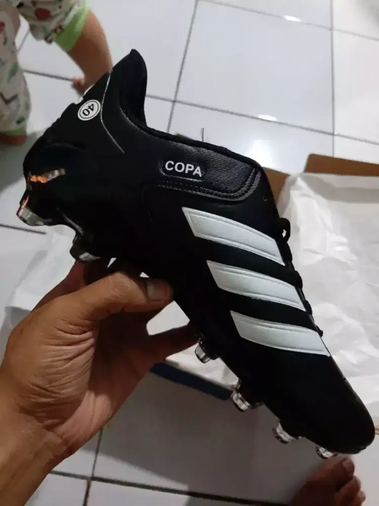 Sepatu bola copa sol bening
