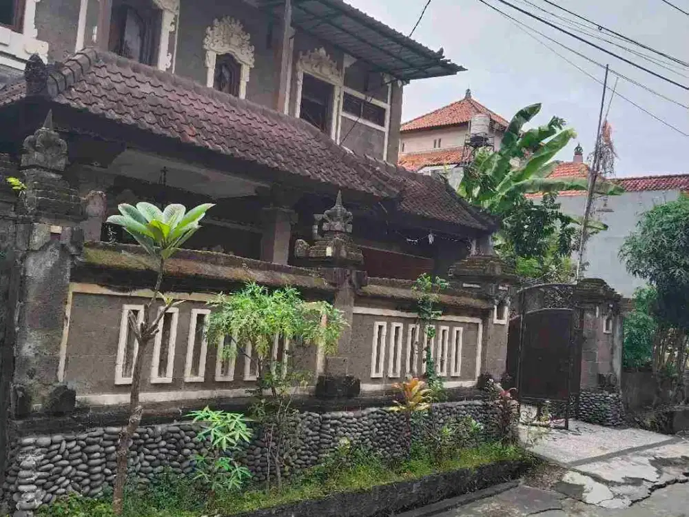 Disewakan rumah lantai dua perumahan taman asri batubulan