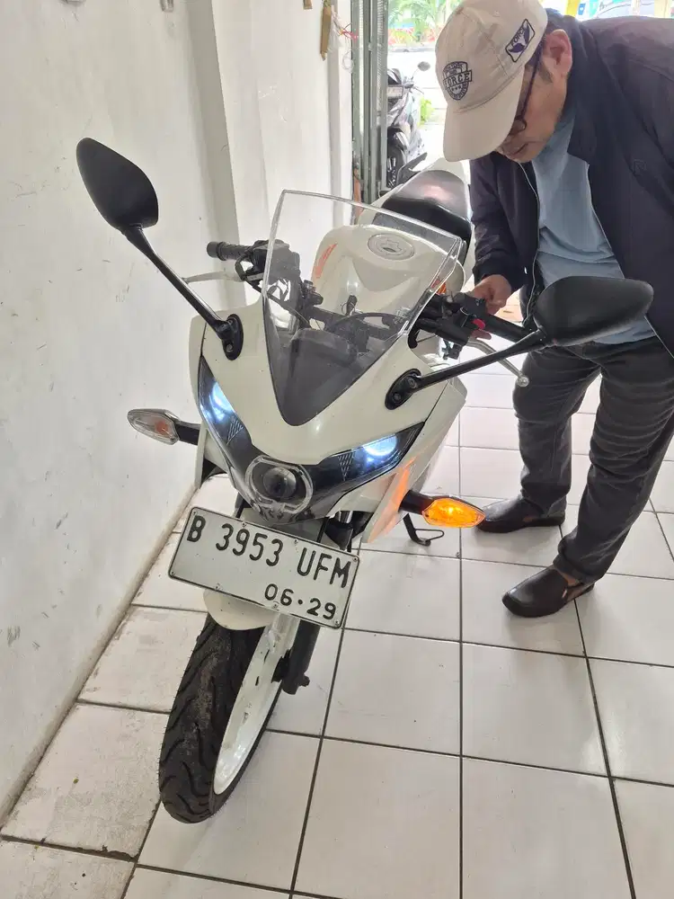 CBR 150 R Cakep banget OKe..