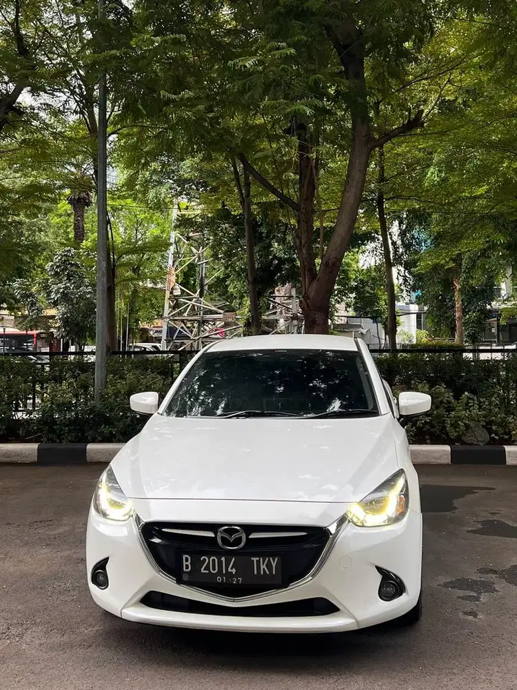 Mazda 2 - 2017 White - Automatics