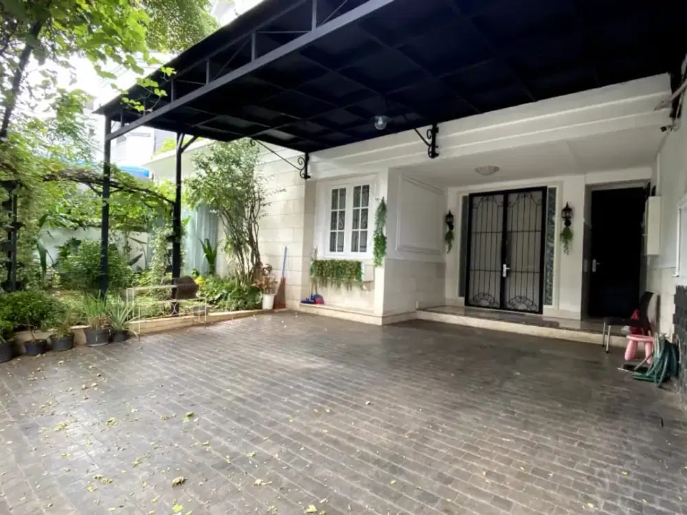 Disewakan Rumah Unit Langka Lokasi Paling Premium Jakarta. Selalu Disewa Oleh Ekspatriat, 4 Br Luas 500 m2 Private Pool, Menteng jakarta Pusat