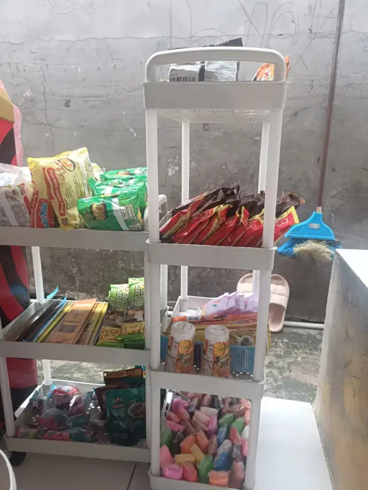 Rak susun 4 ada 2pcs 50rb(rak saja) ,aquarium 3pcs+ aquarium air pum