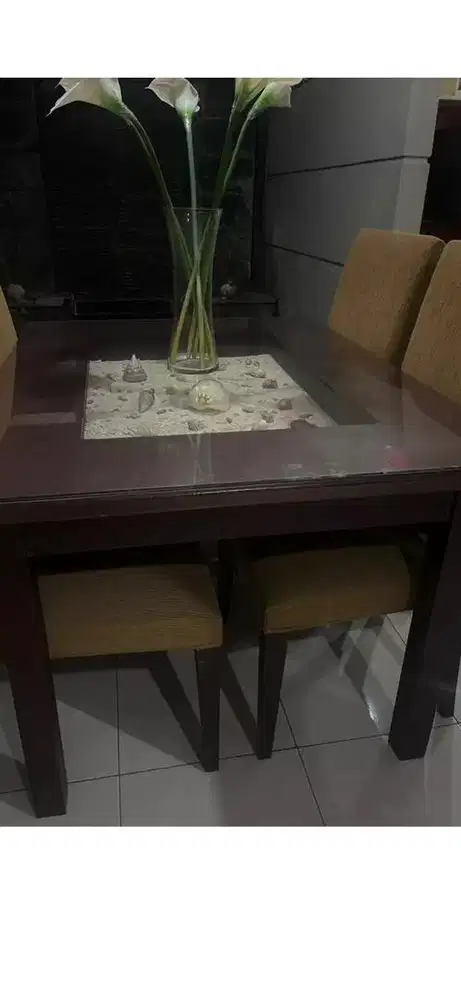 Meja Makan Jati