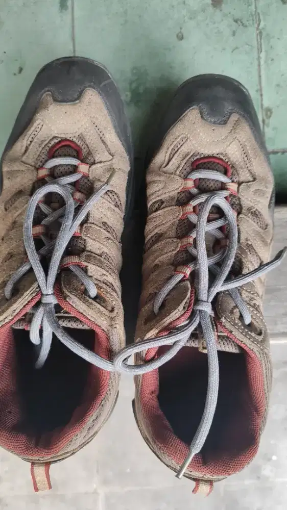 Sepatu Gunung Second
