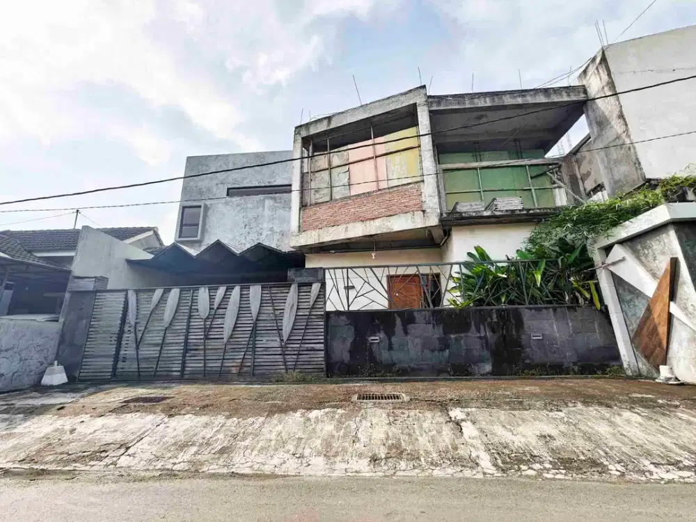 Rumah besar tengah kota