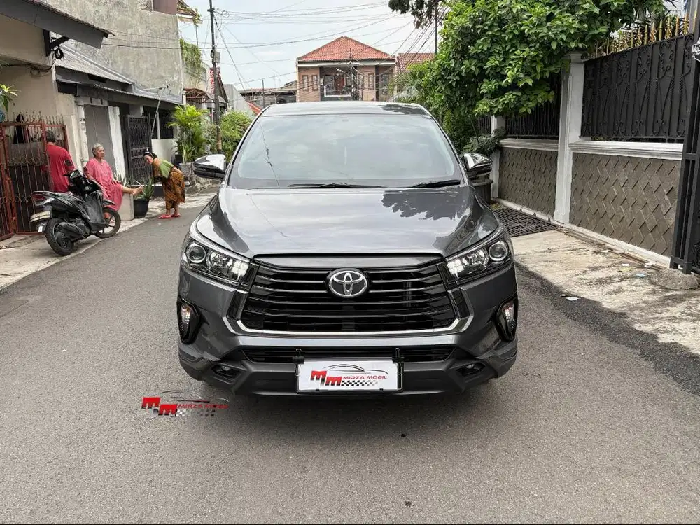 Toyota Innova Venturer 2.0 AT 2022 Abu - Abu