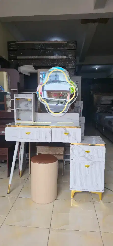 MEJA RIAS LED/Meja Rias Lampu