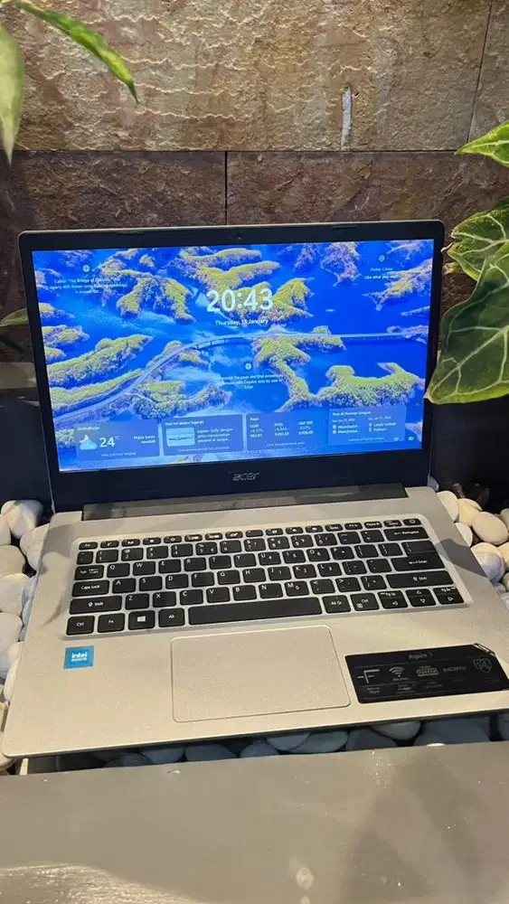 Laptop Acer aspire 3 spek intel Ssd 256 warna silver