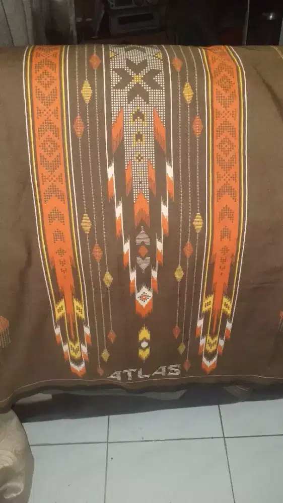 Sarung Atlas coklat