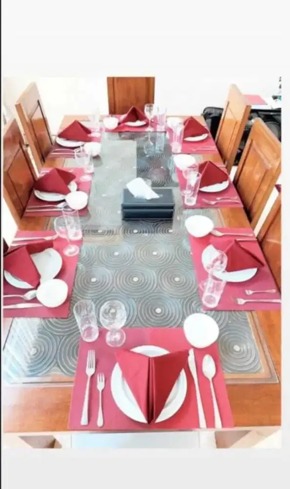 Satu set meja makan 8 kursi kayu jati