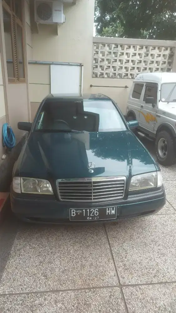 Mercy w202 c 200, warna hijau met