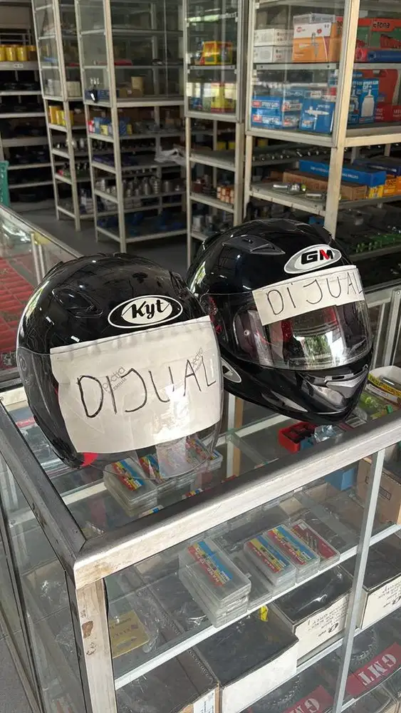 Helm GM & KYT // sepasang