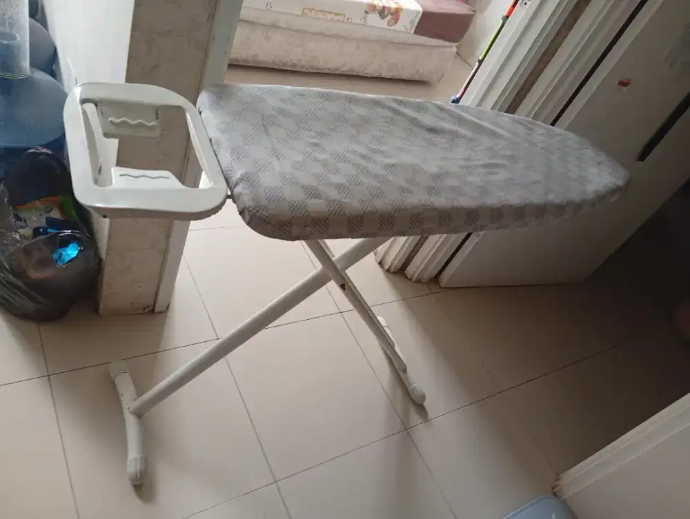 Di jual meja setrika. bahan  bagus