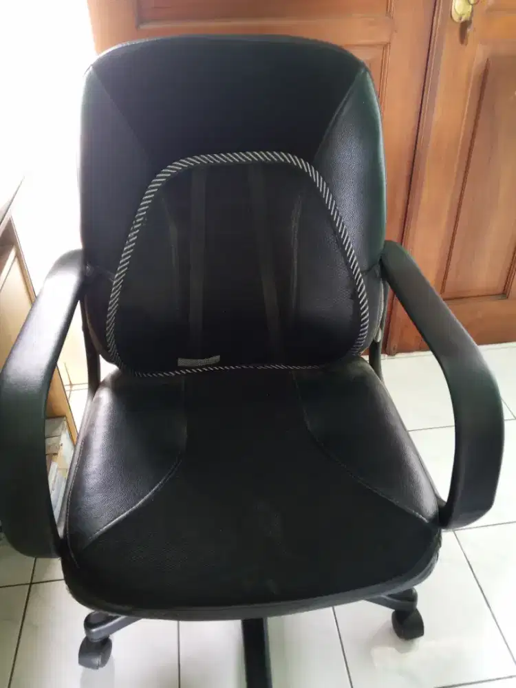 KURSI DIREKTUR KANTOR MERK FRONTLINE MULUS BISA NAIK DAN TURUN