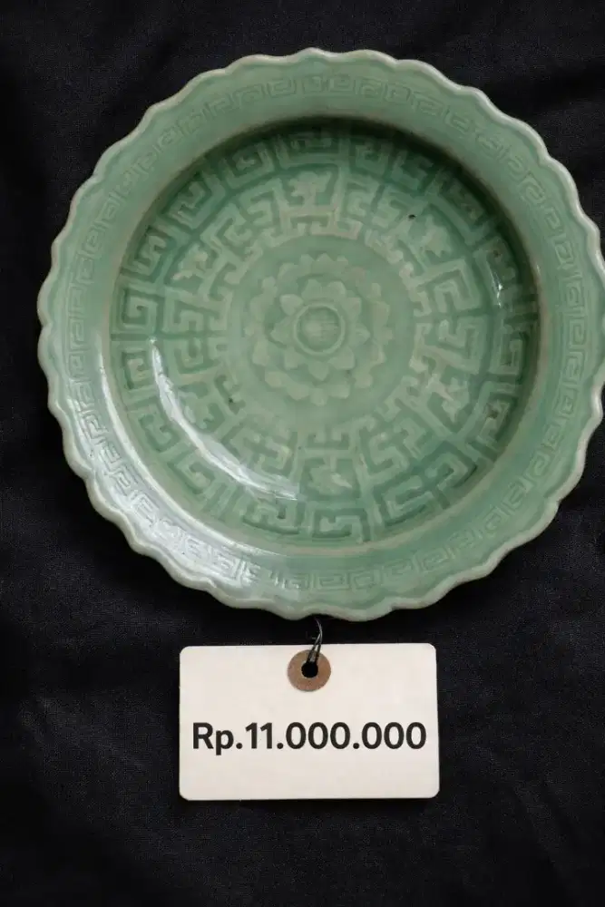 Piring Antik / Antiques