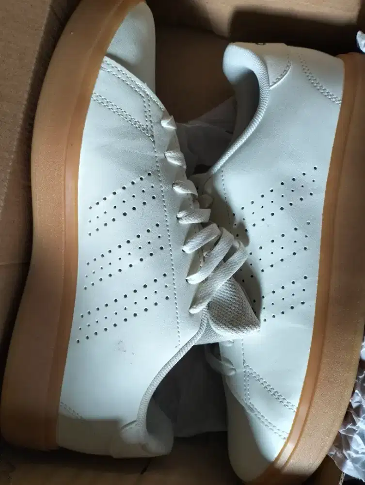 Sepatu Adidas casual