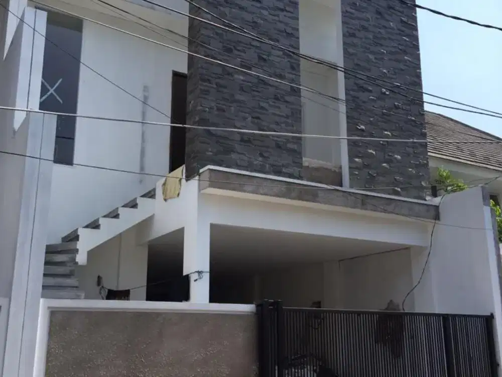 Dijual Cepat Rumah 2 Lantai 4 Br Luas 305 M2 Private Pool Siap Huni Jakarta Selatan