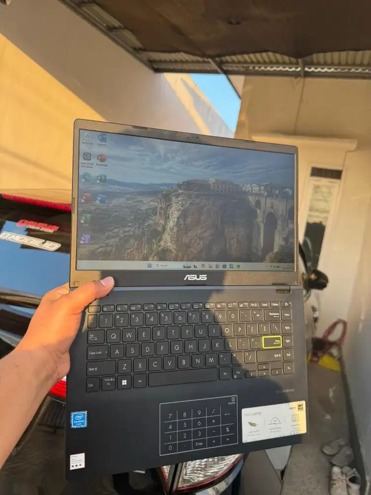 Laptop Asus Vivobook Desain Minimalis