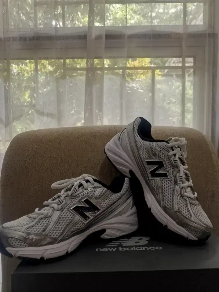 Sepatu New Balance 740