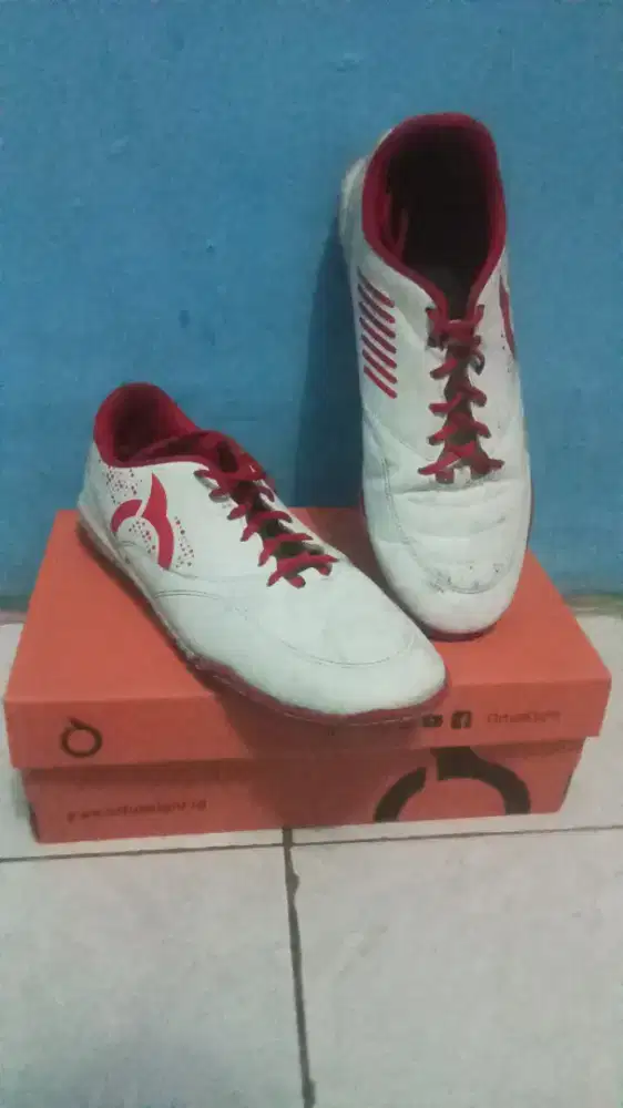 Jual sepatu joging, futsal dan Pantofel